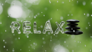 the word relax spelled out of water and rocks — Foto por Planet Volumes na Unsplash