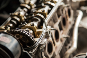 gray engine bay — Foto por Garett Mizunaka na Unsplash