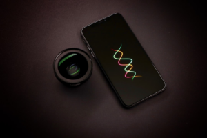 black smartphone and black zoom lens — Foto por Todd Jiang na Unsplash