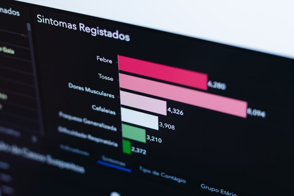 black flat screen computer monitor — Foto por KOBU Agency na Unsplash