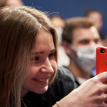Transforme Seu Celular em um Cinema: O Aplicativo Grátis Que Está Viralizando
