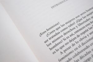text — Foto por Malvestida na Unsplash