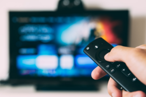 turned-on flat screen television — Foto por Glenn Carstens-Peters na Unsplash