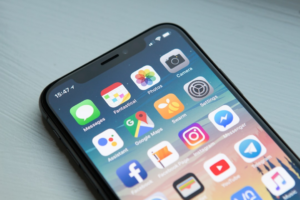 space gray iPhone X — Foto por William Hook na Unsplash