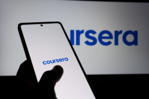 Coursera logo displayed on a smartphone screen — Foto por Zulfugar Karimov na Unsplash