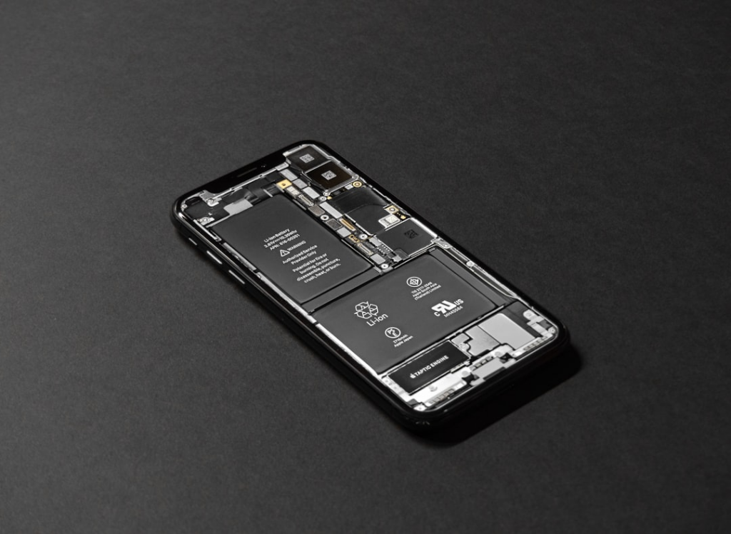 black smartphone — Foto por Tyler Lastovich na Unsplash